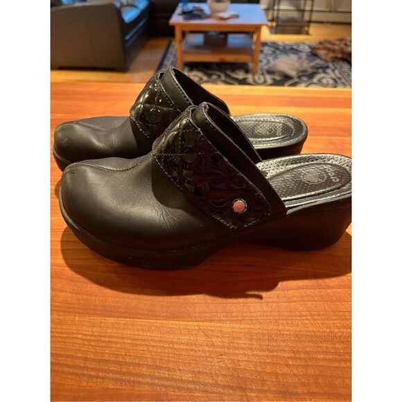 Crocs women size 9 black  leather quilted strap clobber clogs mules 4657 - Picture 6 of 7